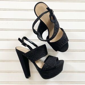 6" Lace detail heels Size 7